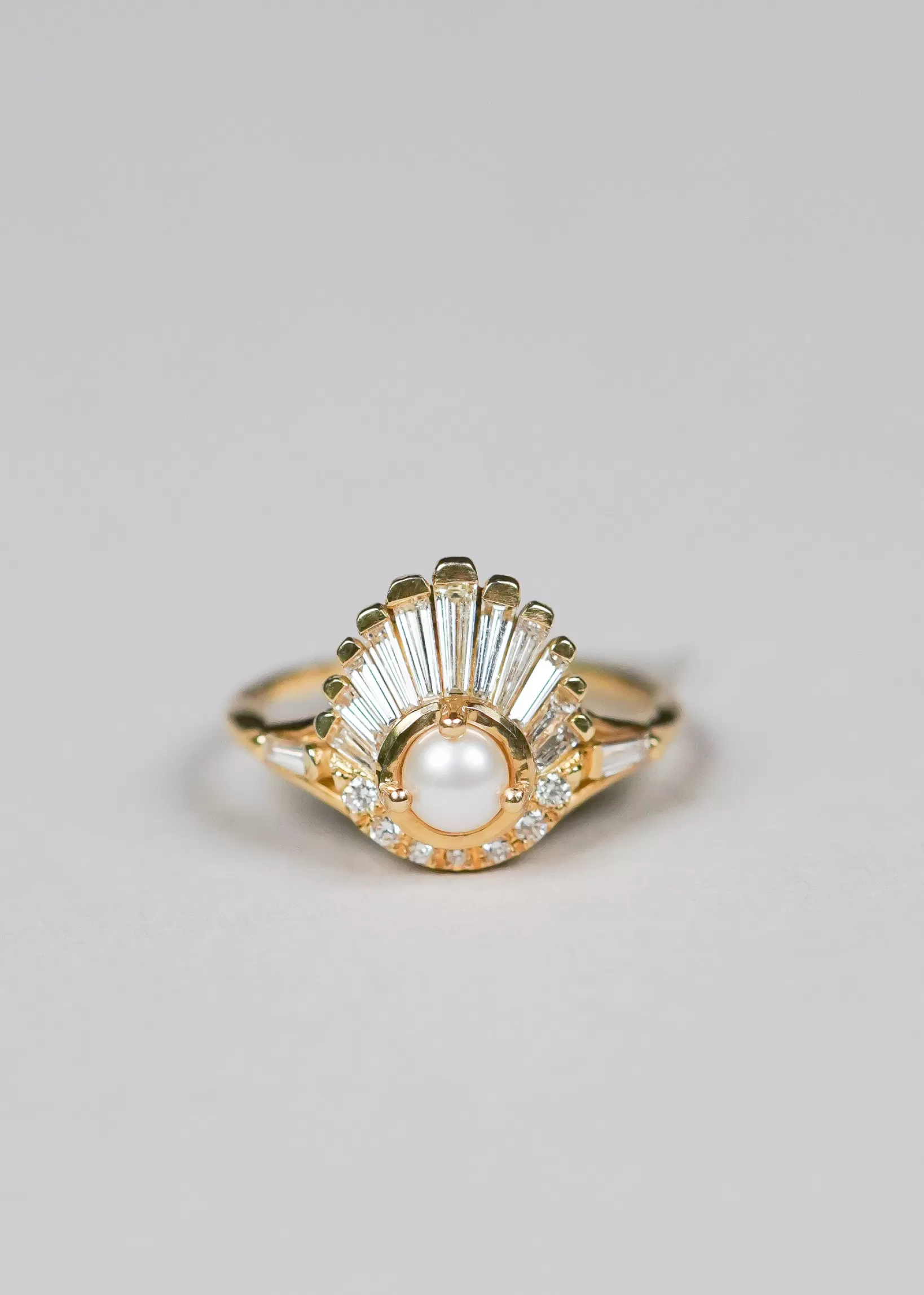 Flash Sale Artëmer Artemer Pearl & Diamond Shell Ring