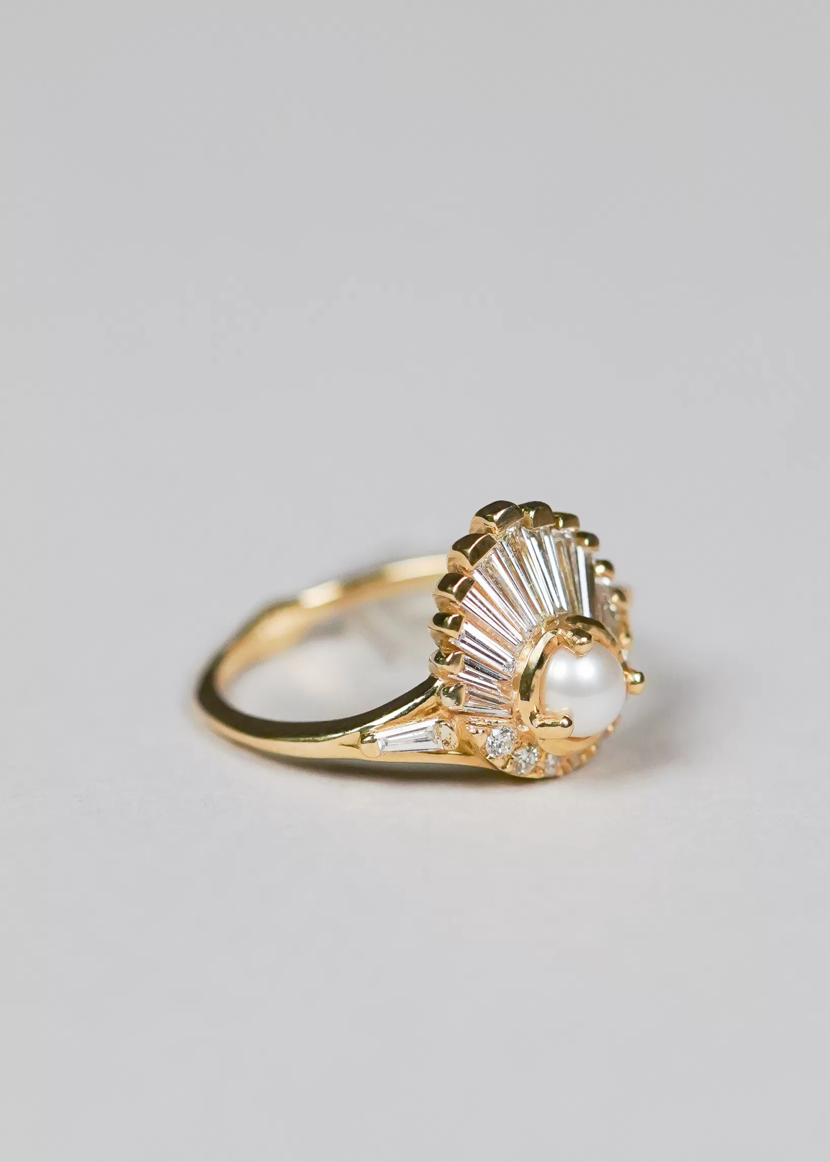 Flash Sale Artëmer Artemer Pearl & Diamond Shell Ring