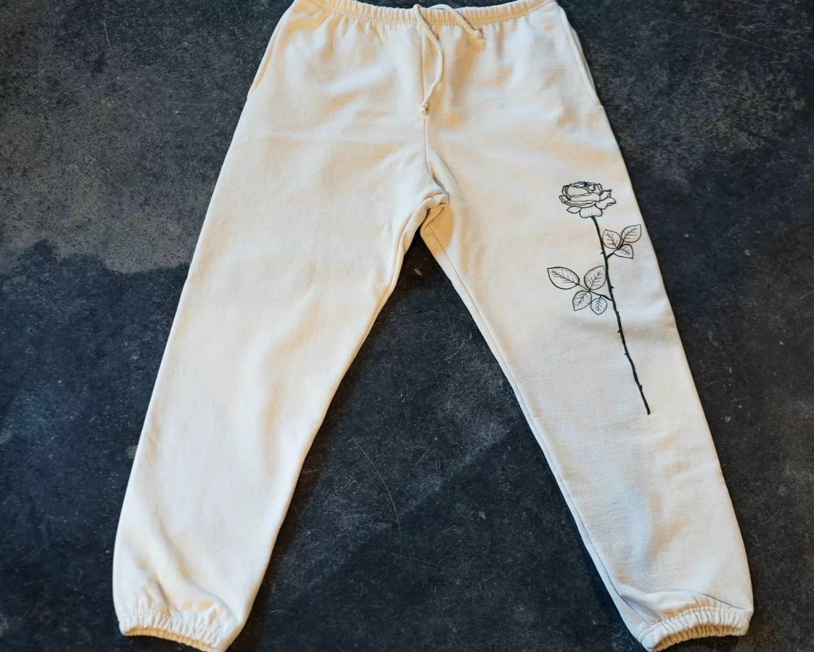 Hot * Asrai Garden Cream Sweatpants