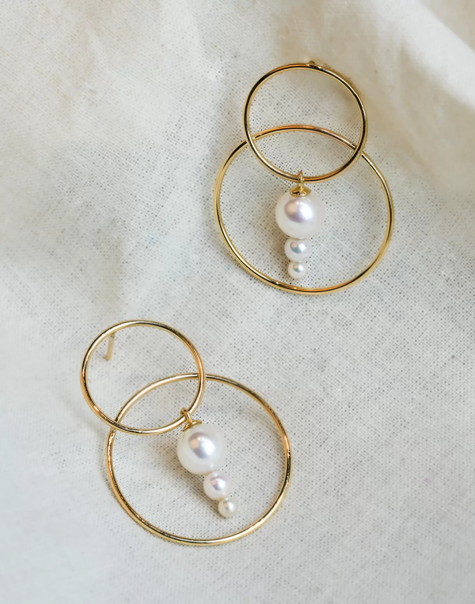 Online White Space White/Space Triple Pearl Scarpa Earrings